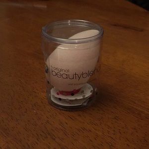 NWT Pale Pink Beautyblender